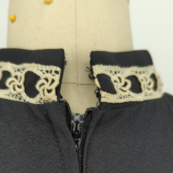 01519 Vintage Women's Embroidered Bow Dress Black Cream Size 7/8 coquette girl - Picture 7 of 13